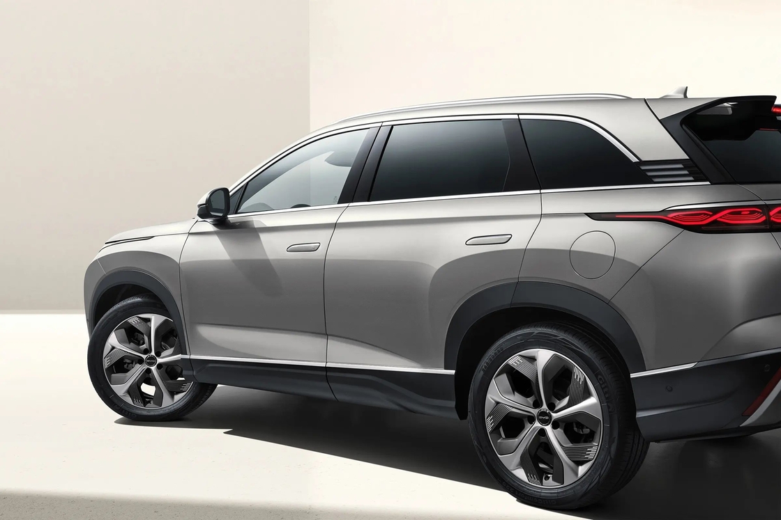 BYD ইলেকট্রিক কার ফ্রিগেট 07 গ্লোরি এডিশন ডিলিংক 100 ইঞ্জিন সিস্টেমের সাথে আপনার ফ্লিট আপগ্রেড করুন