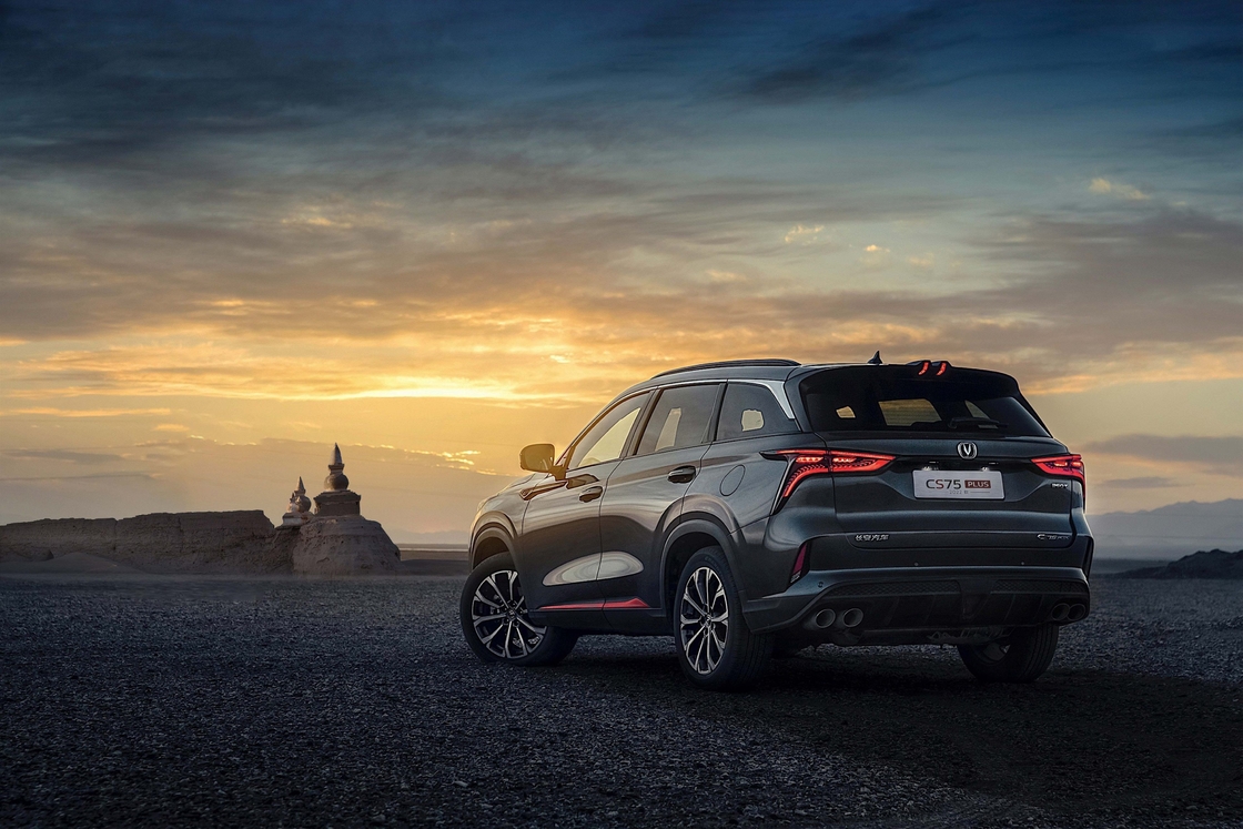 পেট্রোল জ্বালানী টাইপ চ্যাঙ্গান CS75 প্লাস কালো SUV 5 সিট ক্ষমতা